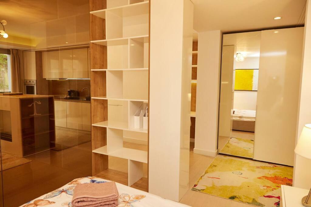 Vernescu Luxury Residence 2 Bucharest Exterior photo